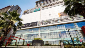 limitlesstrip Super Luxury Apartment at Gaur Mall near to EXPO Centre #CPHI & #PMEC India 2024 #Expo #Pharma #Pari